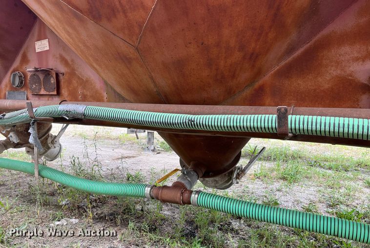 image for item LB9019 1971 Fruehauf  pneumatic dry bulk trailer