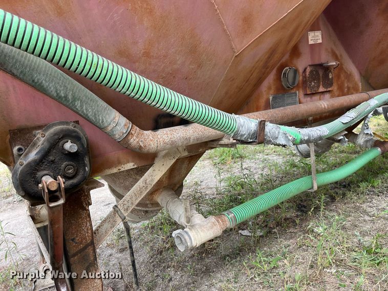 image for item LB9019 1971 Fruehauf  pneumatic dry bulk trailer