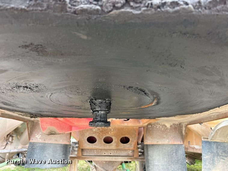 image for item LB9019 1971 Fruehauf  pneumatic dry bulk trailer