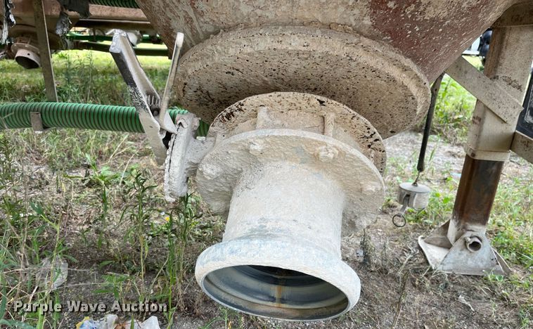 image for item LB9019 1971 Fruehauf  pneumatic dry bulk trailer