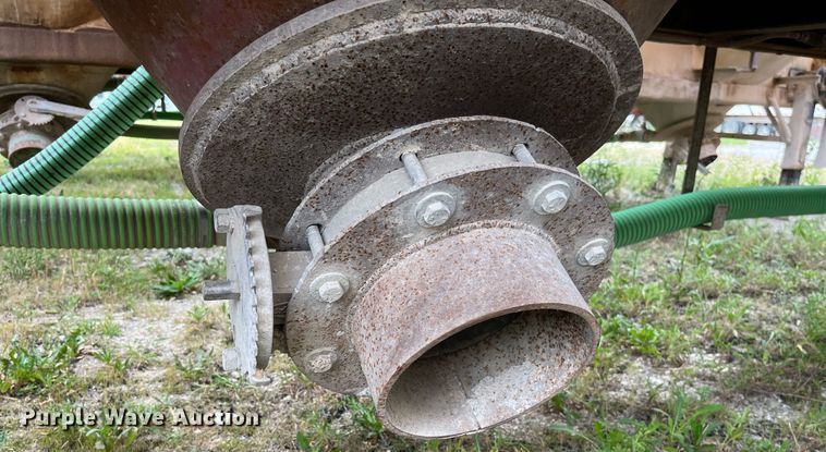 image for item LB9019 1971 Fruehauf  pneumatic dry bulk trailer