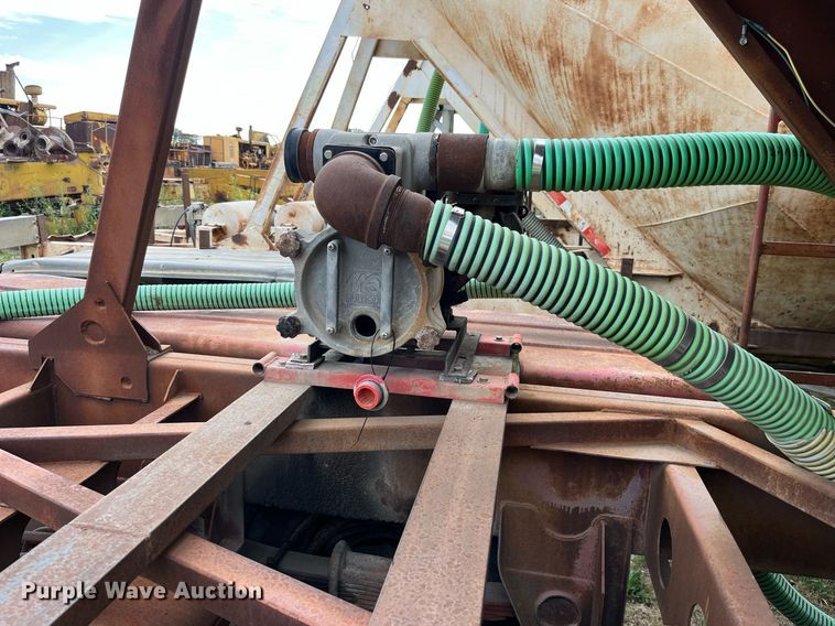 image for item LB9019 1971 Fruehauf  pneumatic dry bulk trailer