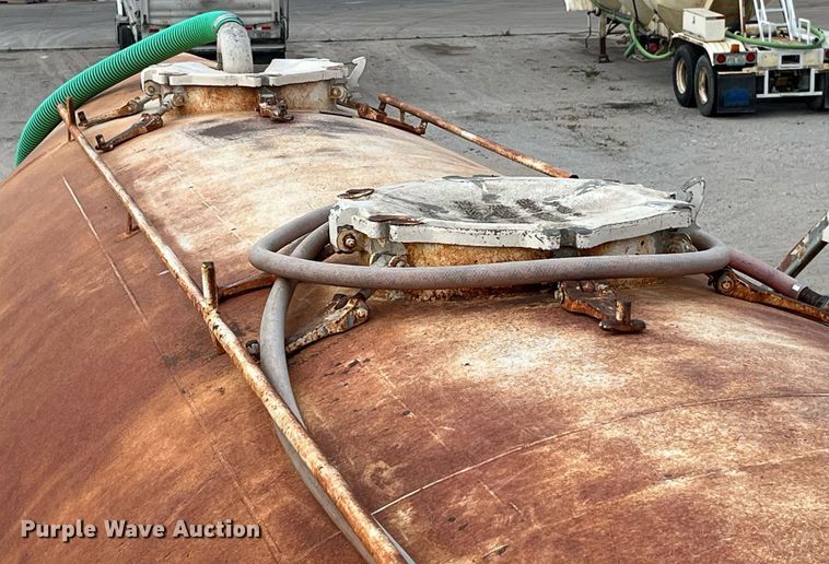 image for item LB9019 1971 Fruehauf  pneumatic dry bulk trailer