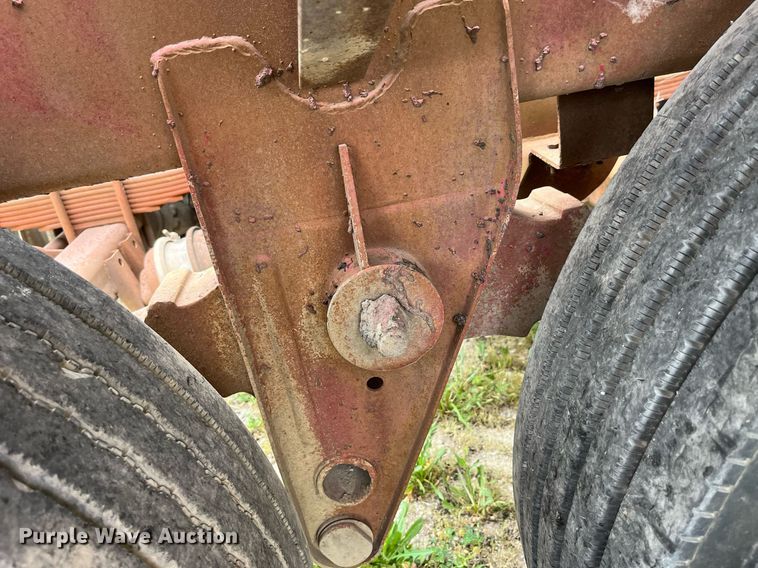 image for item LB9019 1971 Fruehauf  pneumatic dry bulk trailer