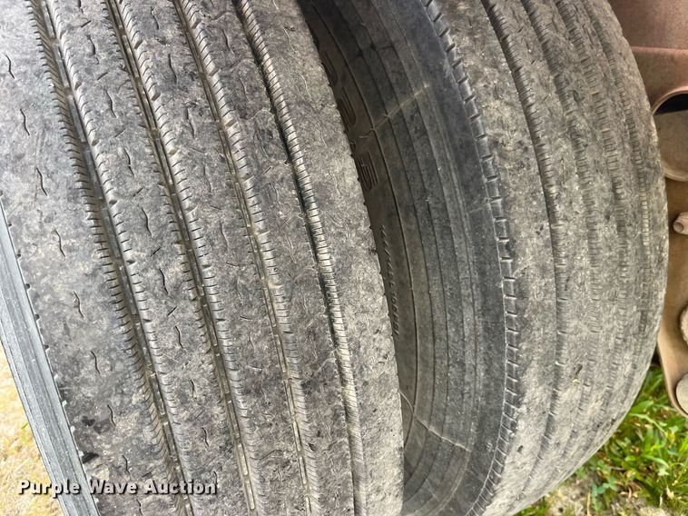 image for item LB9019 1971 Fruehauf  pneumatic dry bulk trailer