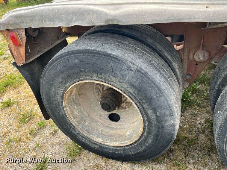 image for item LB9019 1971 Fruehauf  pneumatic dry bulk trailer