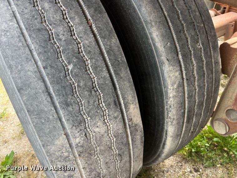 image for item LB9019 1971 Fruehauf  pneumatic dry bulk trailer