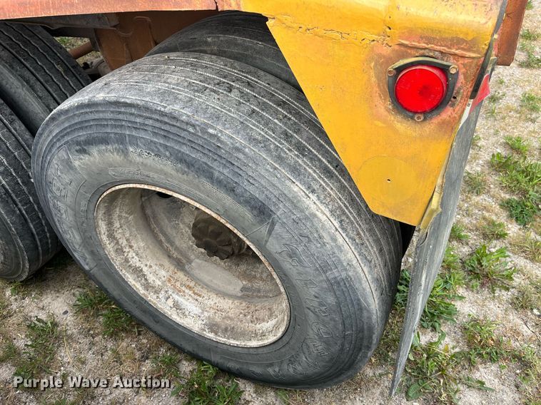 image for item LB9019 1971 Fruehauf  pneumatic dry bulk trailer