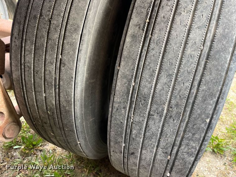 image for item LB9019 1971 Fruehauf  pneumatic dry bulk trailer