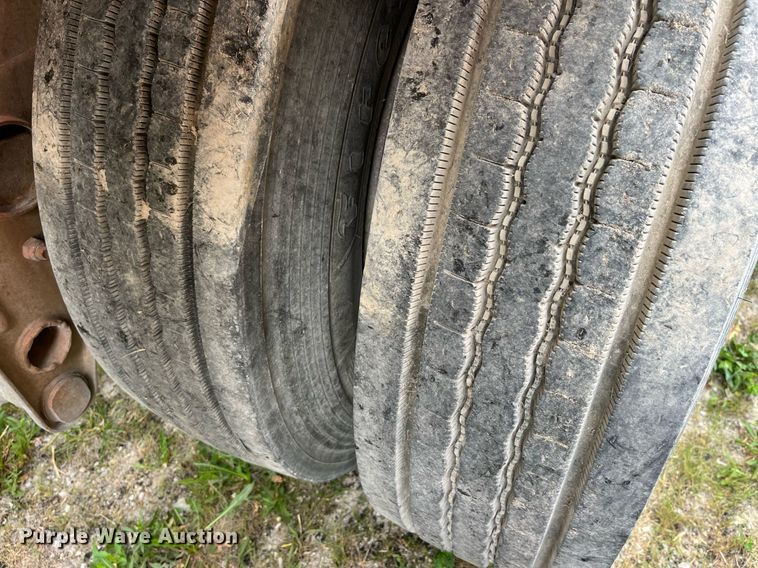 image for item LB9019 1971 Fruehauf  pneumatic dry bulk trailer