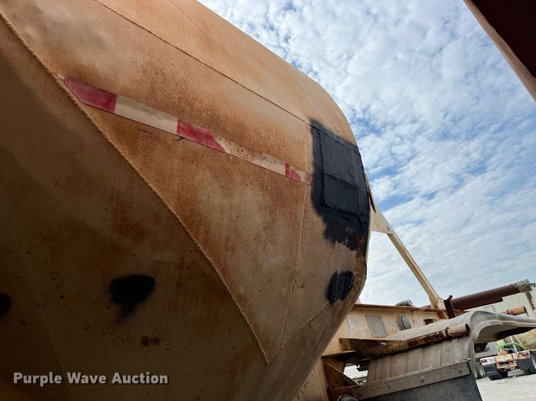 image for item LB9020 1968 Fruehauf  pneumatic dry bulk trailer