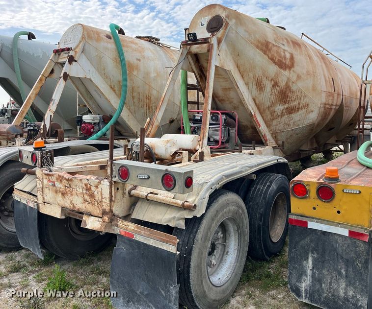 image for item LB9020 1968 Fruehauf  pneumatic dry bulk trailer