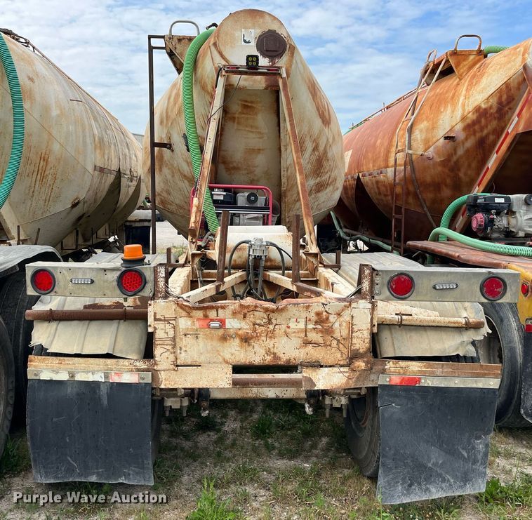 image for item LB9020 1968 Fruehauf  pneumatic dry bulk trailer