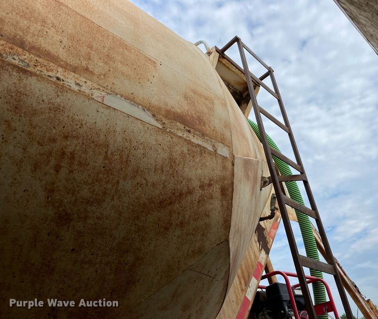 image for item LB9020 1968 Fruehauf  pneumatic dry bulk trailer