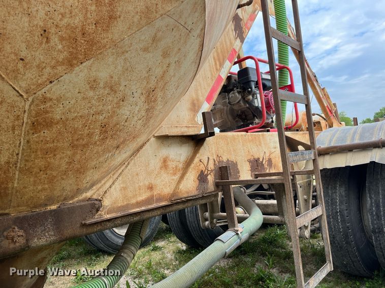 image for item LB9020 1968 Fruehauf  pneumatic dry bulk trailer