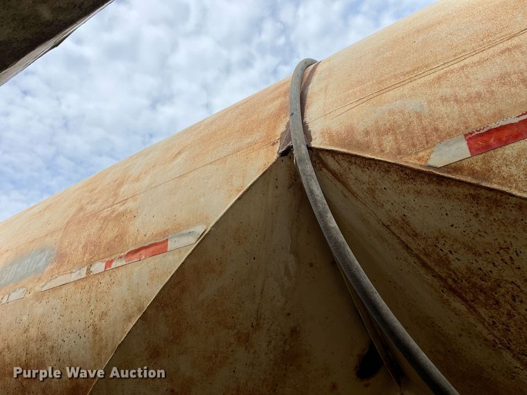 image for item LB9020 1968 Fruehauf  pneumatic dry bulk trailer