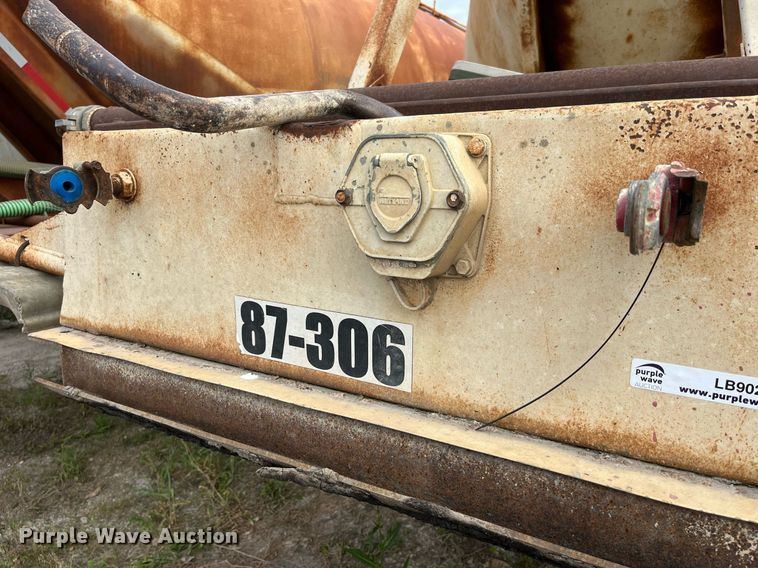 image for item LB9020 1968 Fruehauf  pneumatic dry bulk trailer