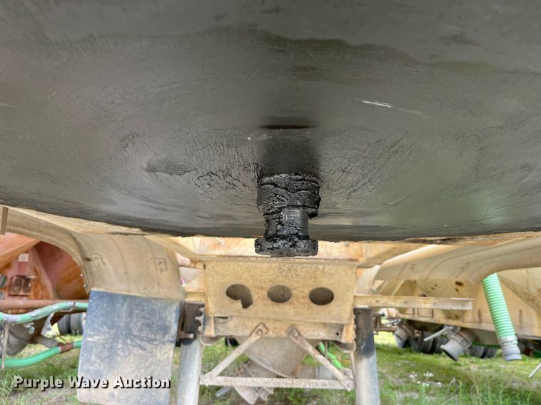 image for item LB9020 1968 Fruehauf  pneumatic dry bulk trailer