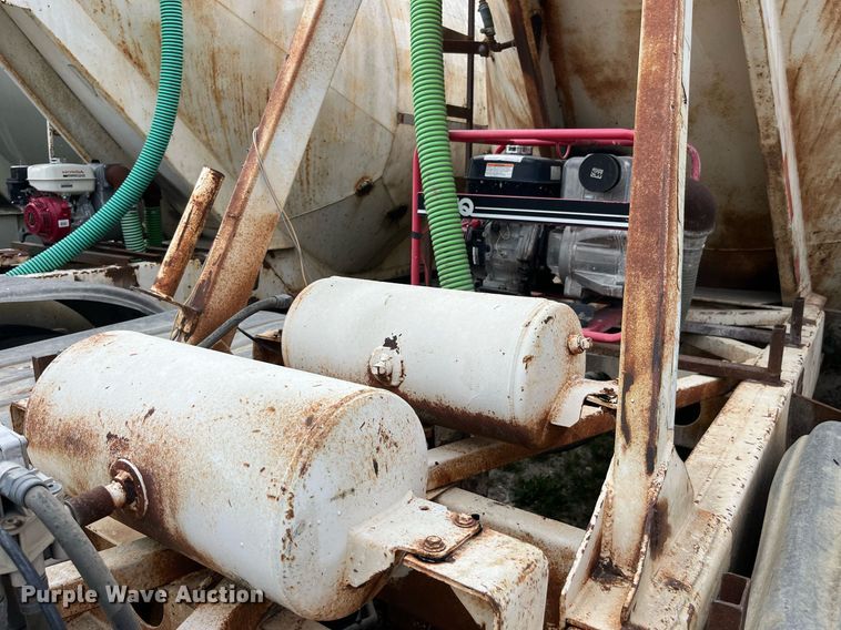 image for item LB9020 1968 Fruehauf  pneumatic dry bulk trailer