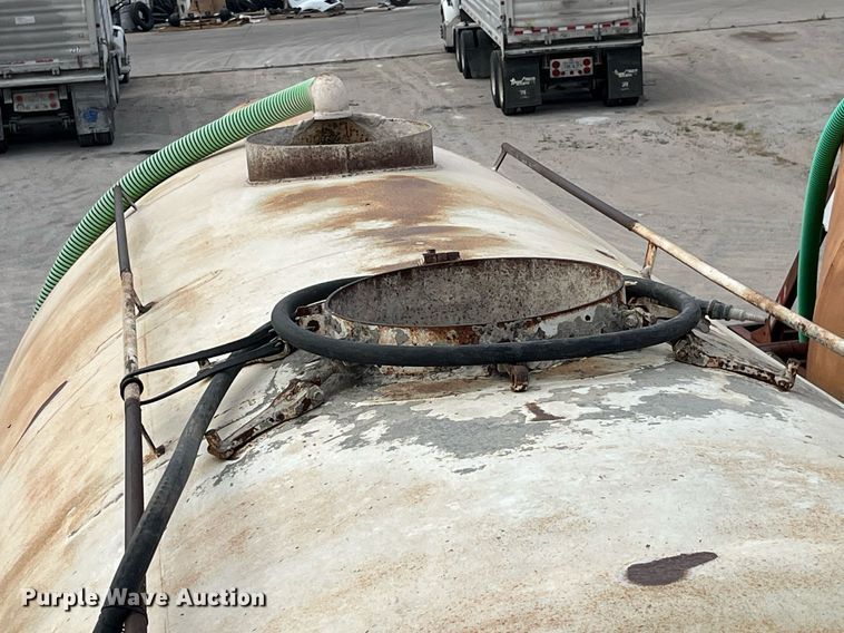 image for item LB9020 1968 Fruehauf  pneumatic dry bulk trailer