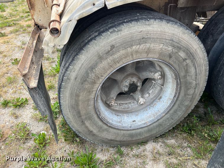 image for item LB9020 1968 Fruehauf  pneumatic dry bulk trailer