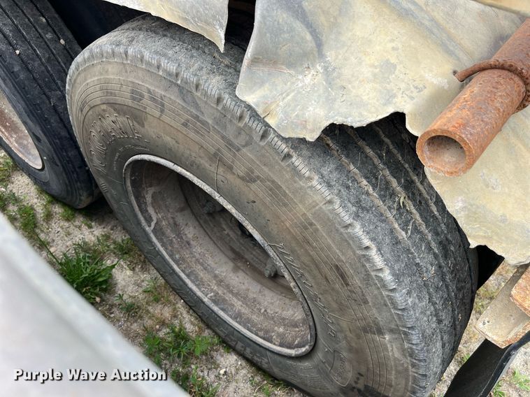 image for item LB9020 1968 Fruehauf  pneumatic dry bulk trailer