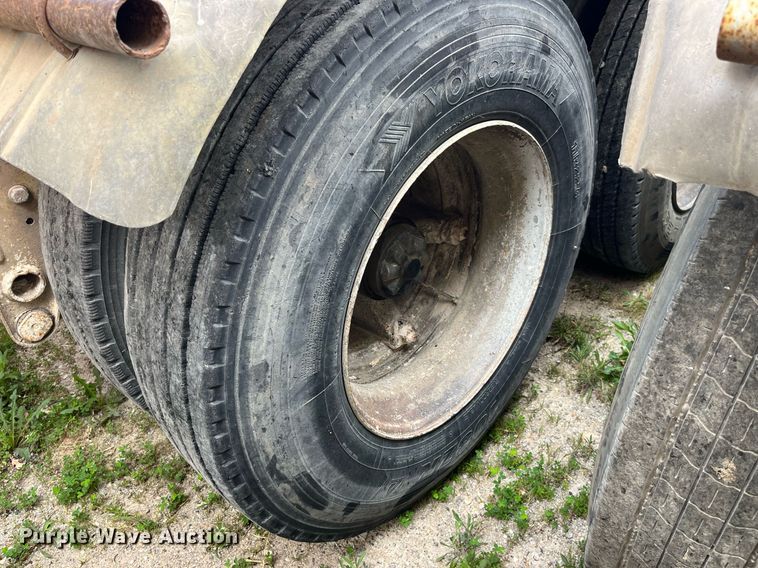 image for item LB9020 1968 Fruehauf  pneumatic dry bulk trailer