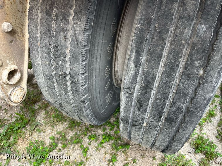 image for item LB9020 1968 Fruehauf  pneumatic dry bulk trailer