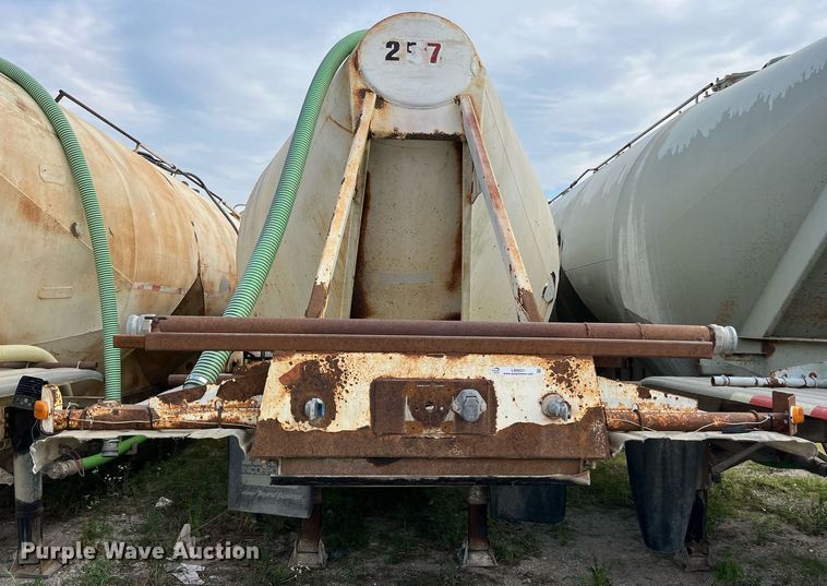 image for item LB9021 1974 Fruehauf  pneumatic dry bulk trailer