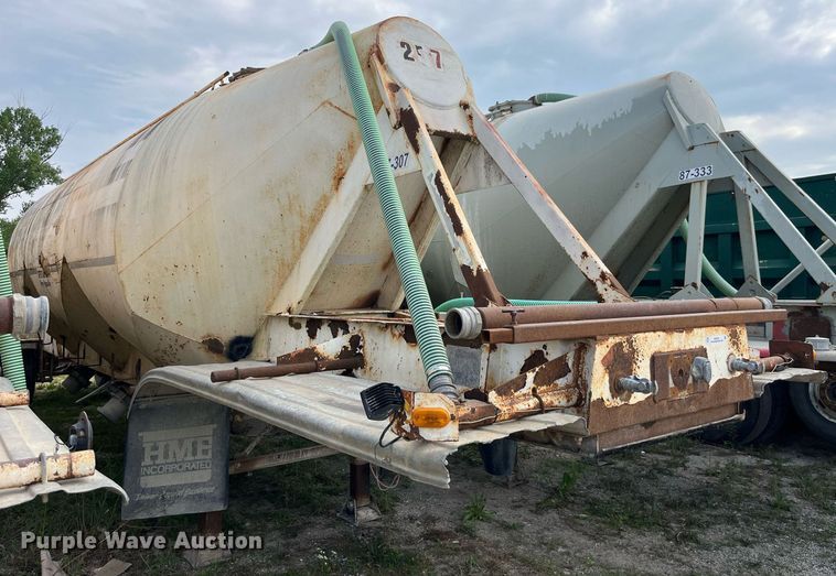 image for item LB9021 1974 Fruehauf  pneumatic dry bulk trailer