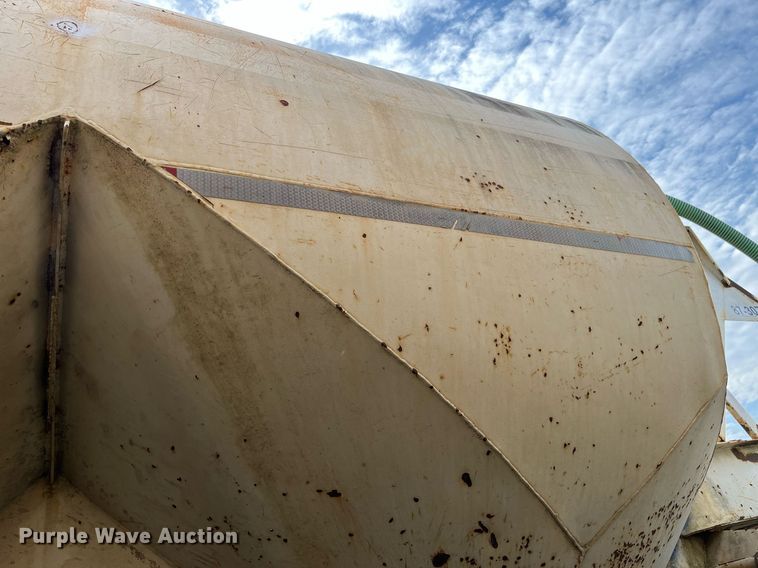 image for item LB9021 1974 Fruehauf  pneumatic dry bulk trailer