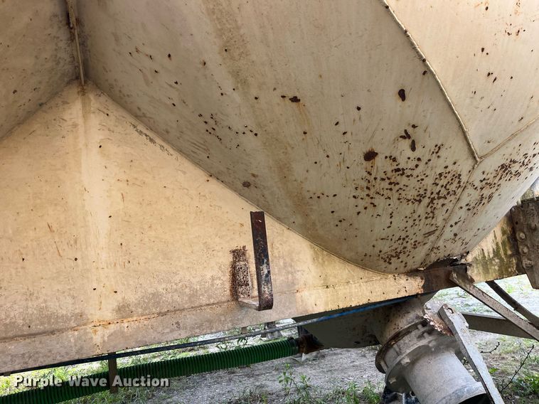 image for item LB9021 1974 Fruehauf  pneumatic dry bulk trailer