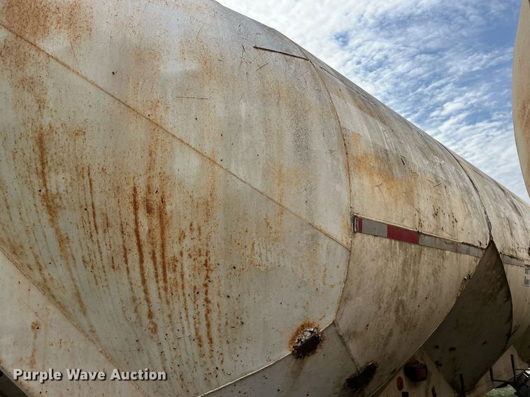 image for item LB9021 1974 Fruehauf  pneumatic dry bulk trailer