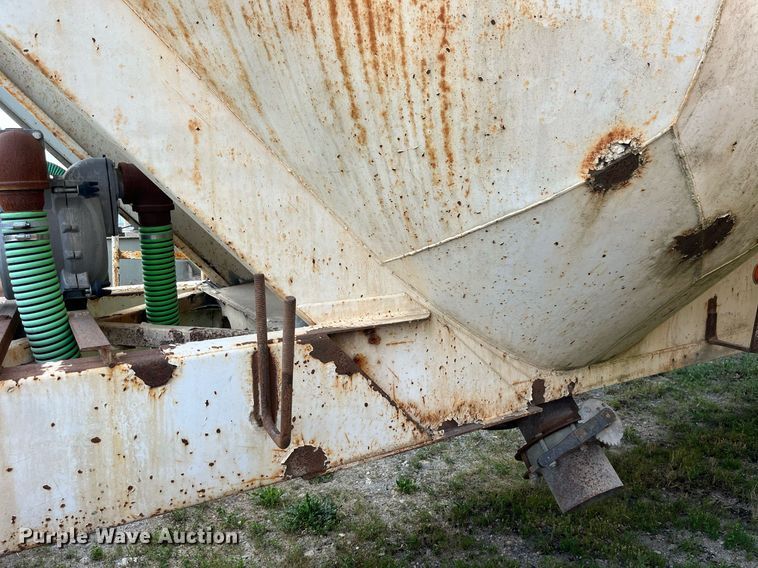 image for item LB9021 1974 Fruehauf  pneumatic dry bulk trailer