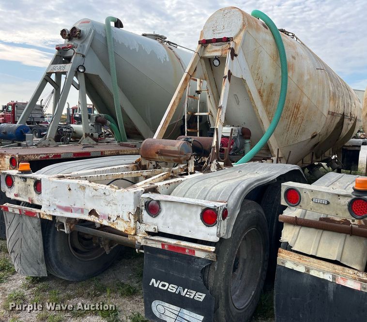 image for item LB9021 1974 Fruehauf  pneumatic dry bulk trailer