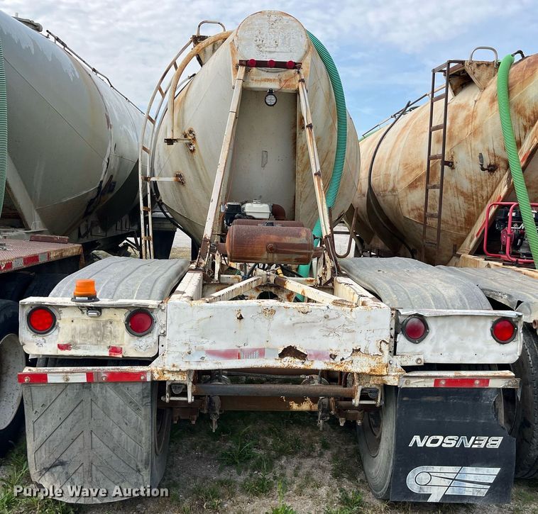 image for item LB9021 1974 Fruehauf  pneumatic dry bulk trailer