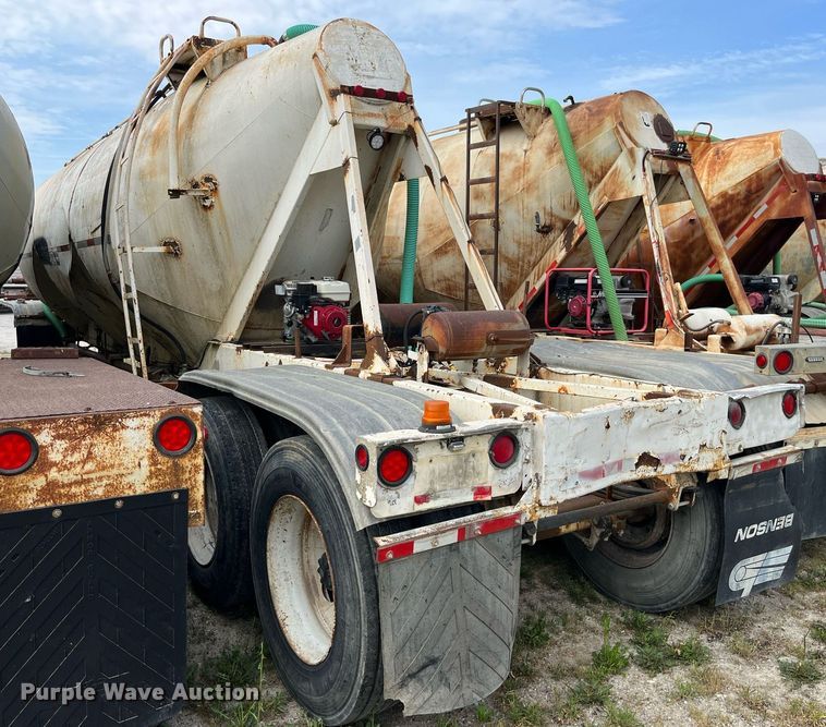 image for item LB9021 1974 Fruehauf  pneumatic dry bulk trailer