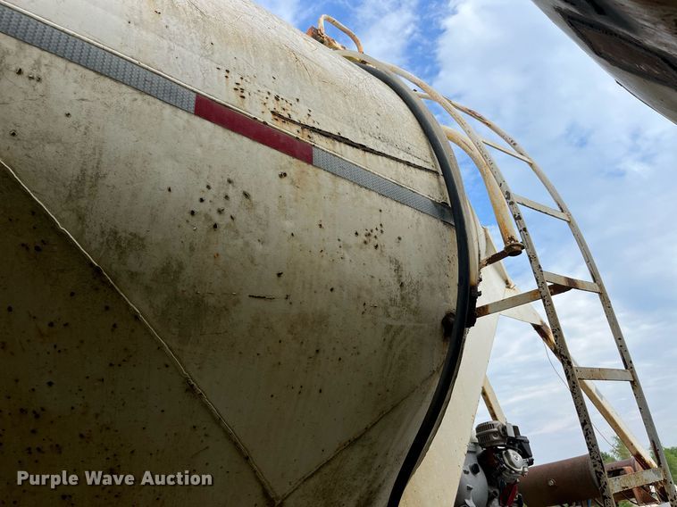 image for item LB9021 1974 Fruehauf  pneumatic dry bulk trailer