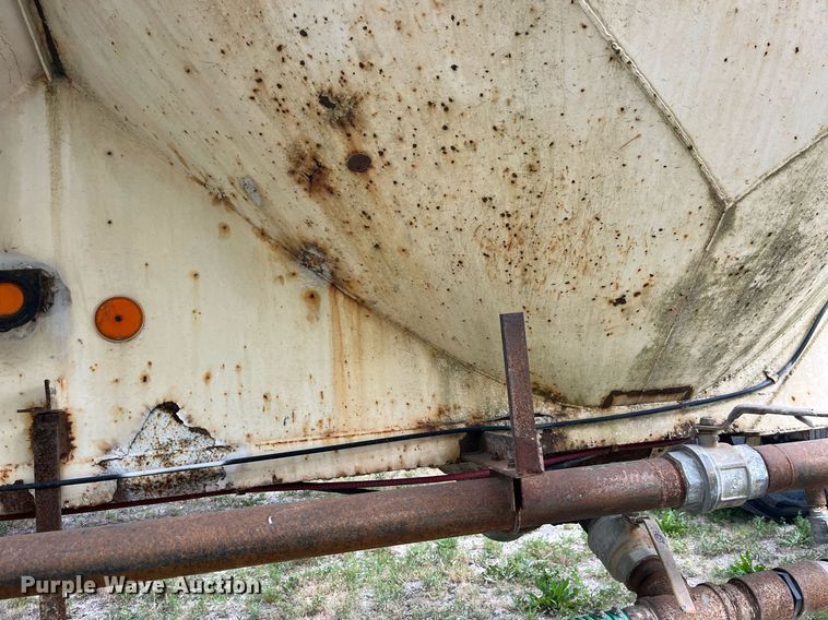 image for item LB9021 1974 Fruehauf  pneumatic dry bulk trailer