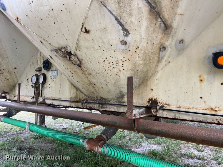 image for item LB9021 1974 Fruehauf  pneumatic dry bulk trailer