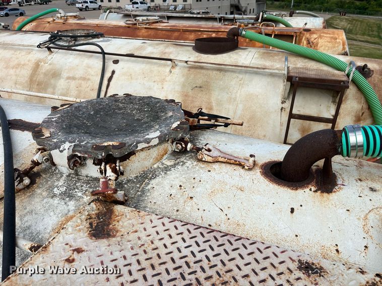 image for item LB9021 1974 Fruehauf  pneumatic dry bulk trailer