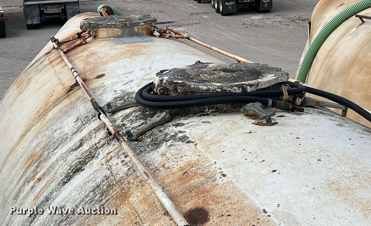 image for item LB9021 1974 Fruehauf  pneumatic dry bulk trailer