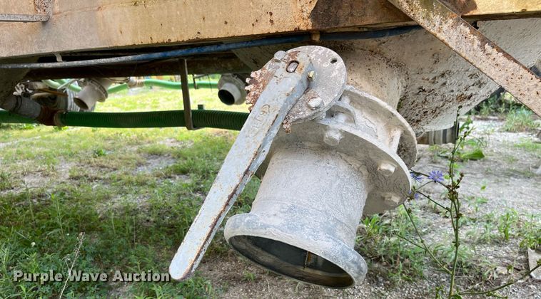 image for item LB9021 1974 Fruehauf  pneumatic dry bulk trailer