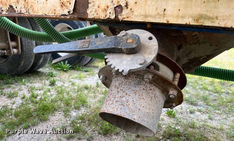 image for item LB9021 1974 Fruehauf  pneumatic dry bulk trailer