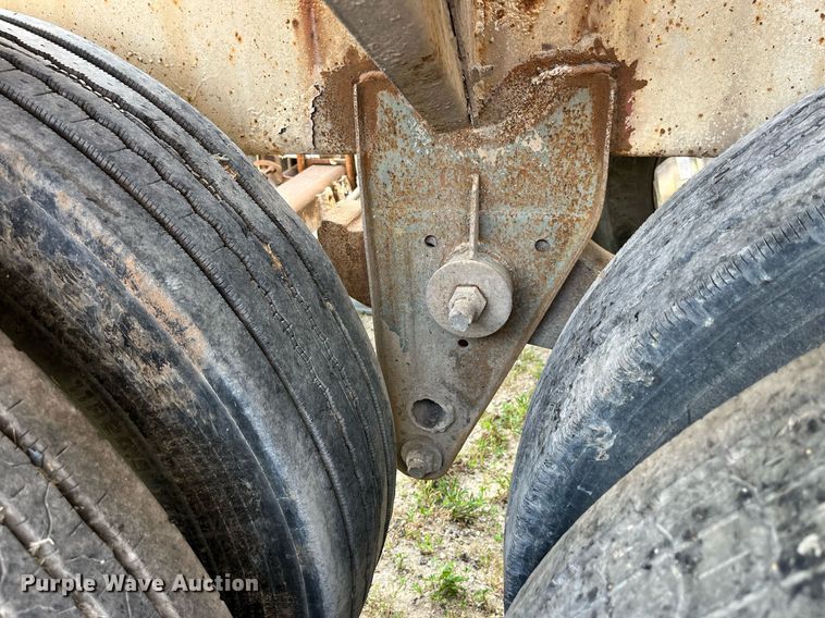 image for item LB9021 1974 Fruehauf  pneumatic dry bulk trailer