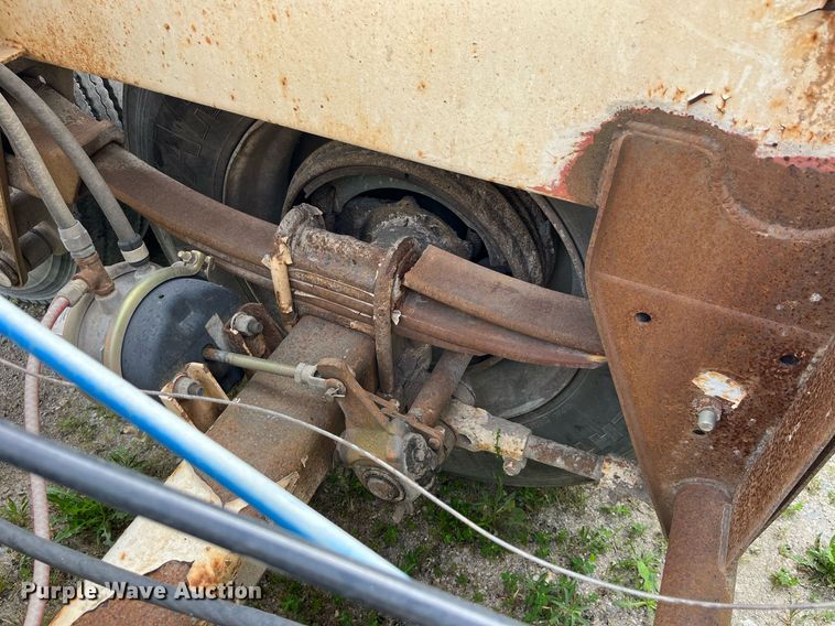 image for item LB9021 1974 Fruehauf  pneumatic dry bulk trailer