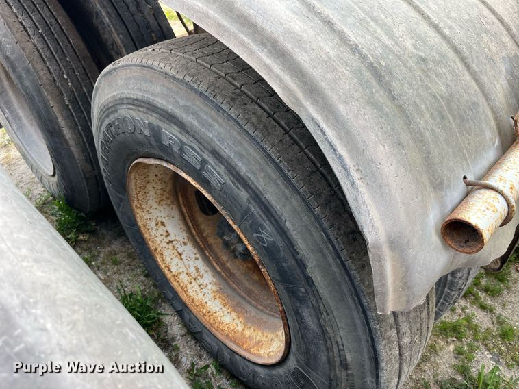 image for item LB9021 1974 Fruehauf  pneumatic dry bulk trailer