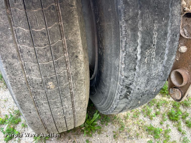 image for item LB9021 1974 Fruehauf  pneumatic dry bulk trailer