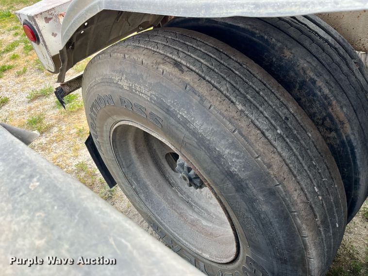 image for item LB9021 1974 Fruehauf  pneumatic dry bulk trailer