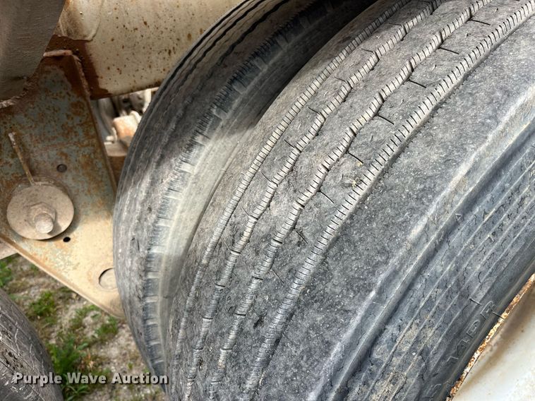 image for item LB9021 1974 Fruehauf  pneumatic dry bulk trailer